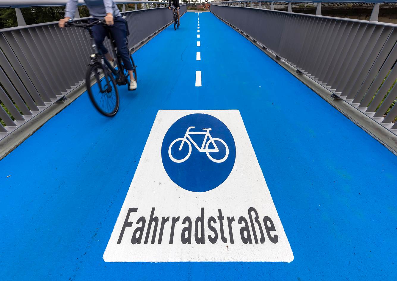 Fahrradbrücke in Tübingen Fahrradstraße in Tübingen