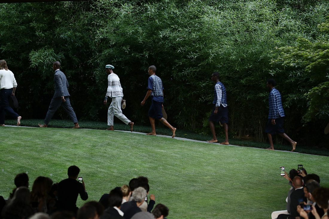 Fashion Weeks 2022: Orte und Termine Präsentation der Armani Herrenkollektion
