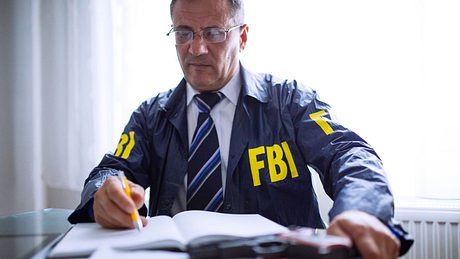FBI-Agent bei der Arbeit - Foto: iStock / South_agency