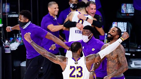 Feiernde Lakers-Spieler - Foto: Getty Images / Douglas P. DeFelice