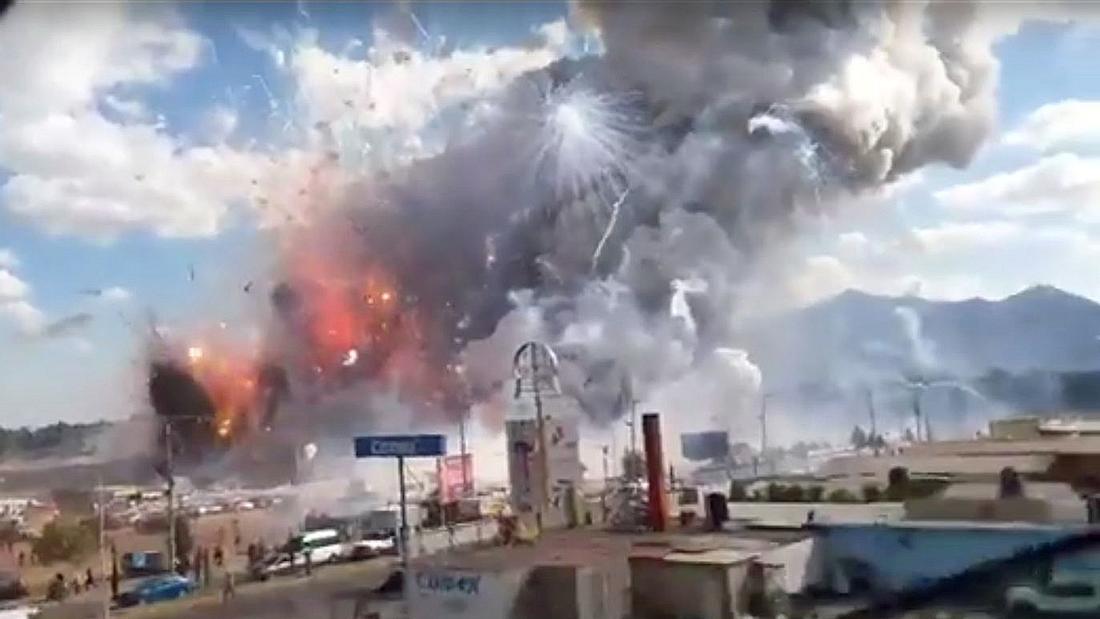 29 Tote, 70 Verletzte: Auf dem Pyrotechnik-Markt San Pablito in der mexikanischen Ortschaft Tultepec haben sich mehrere heftige Explosionen ereignet Bei mehreren heftigen Explosionen auf einem Pyrotechnik-Markt in Mexiko sind 29 Menschen ums Leben gekommen