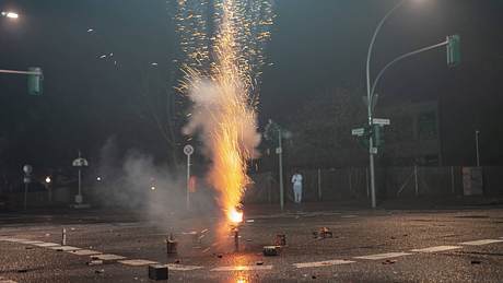 Feuerwerk  - Foto: IMAGO / Marius Schwarz