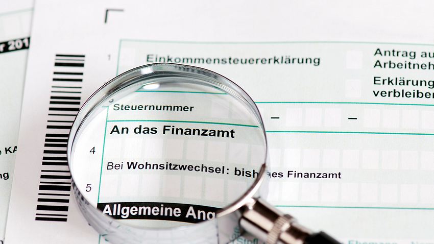 Finanzamt - Foto: iStock / seewhatmitchsee