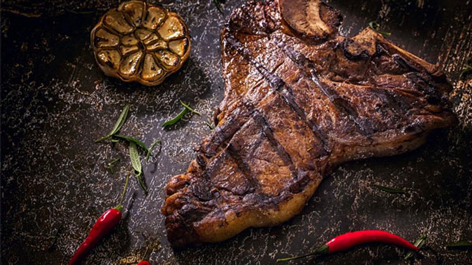 Fleisch online kaufen - Foto: iStock/GMVozd