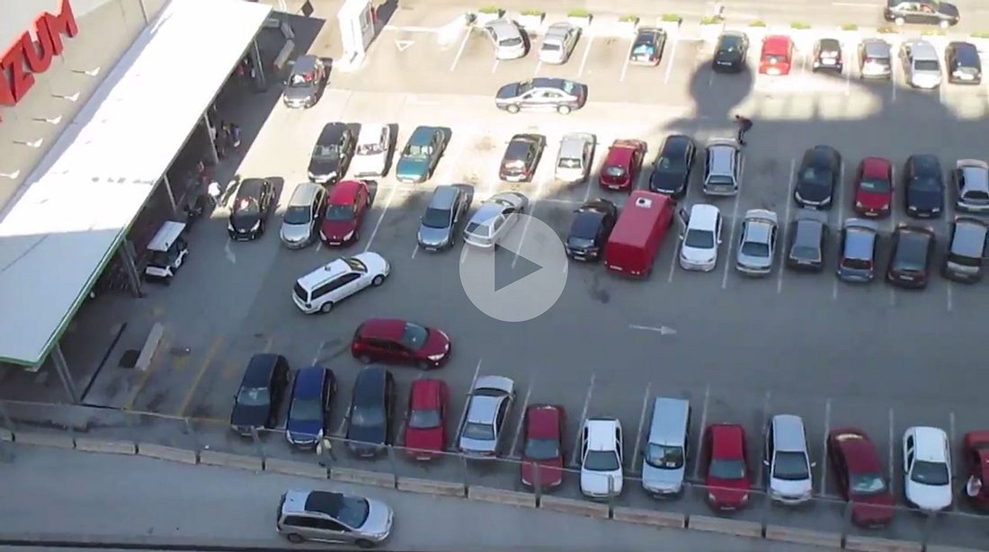 Massen-Einpark-Fail auf einem Parkplatz in Kroatien