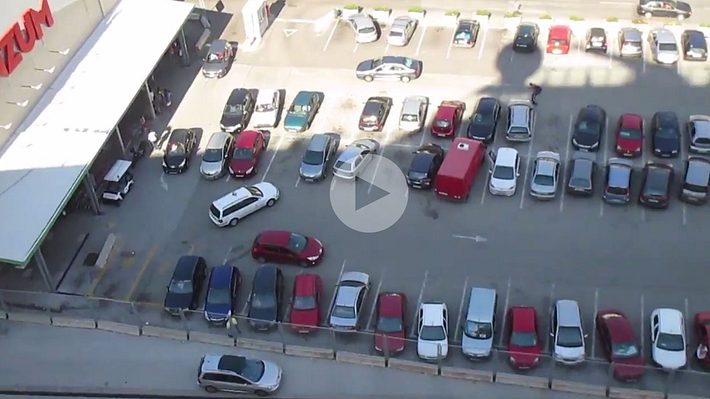 Massen-Einpark-Fail auf einem Parkplatz in Kroatien - Foto: YouTube