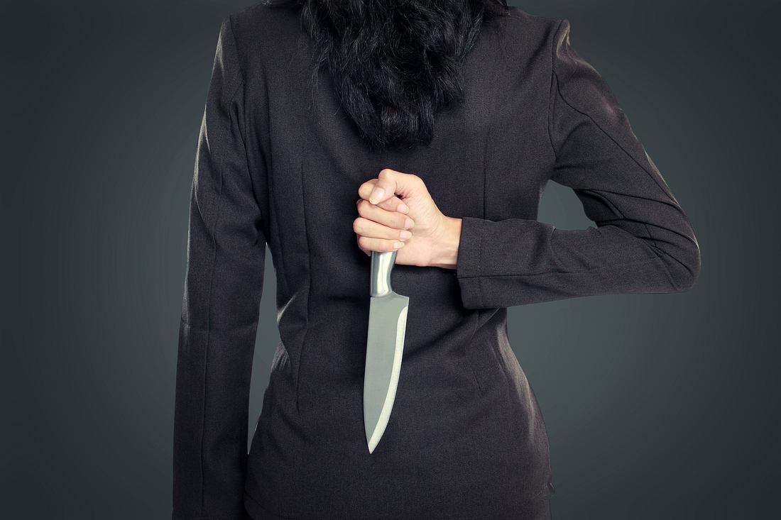 Frau mit Messer Frau mit Messer