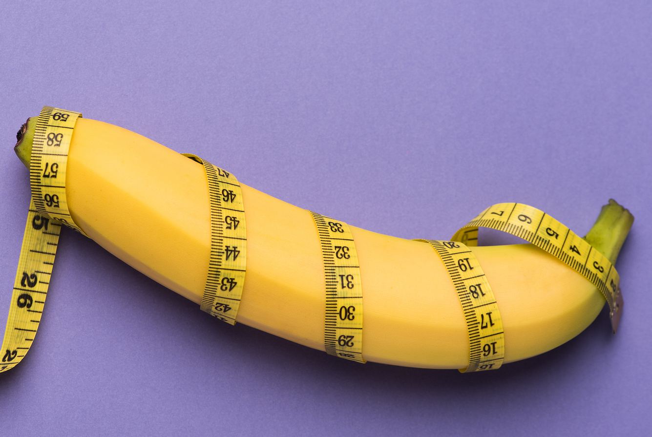 Fruchtfleisch-Schock: Frau präsentiert Monster-Banane im Netz Banane und Maßband