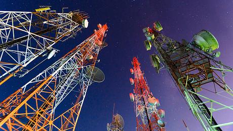 Telekommunikations-Säulen - Foto: iStock / primeimages