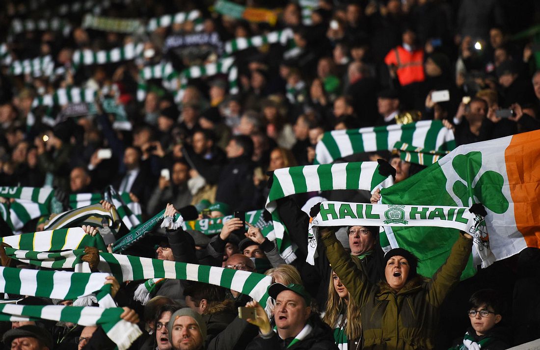 Celtic-Fans im Glasgower Fußball-Derby