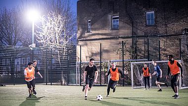Amateur-Fußballspiel - Foto: iStock / JohnnyGreig
