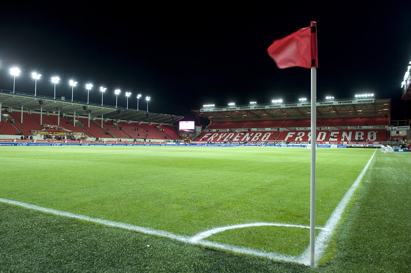 Fußballstars feiern frivole Sex-Party - mitten auf dem Spielfeld Stadion von Brann Bergen