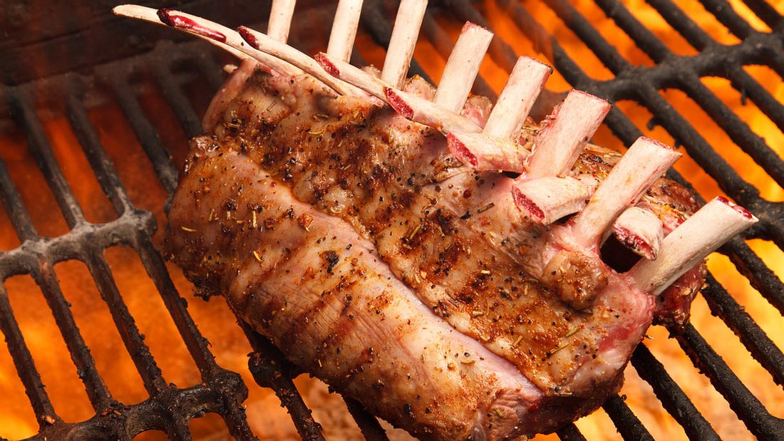 Lammkarree auf dem Grill Lammkarree auf dem Grill