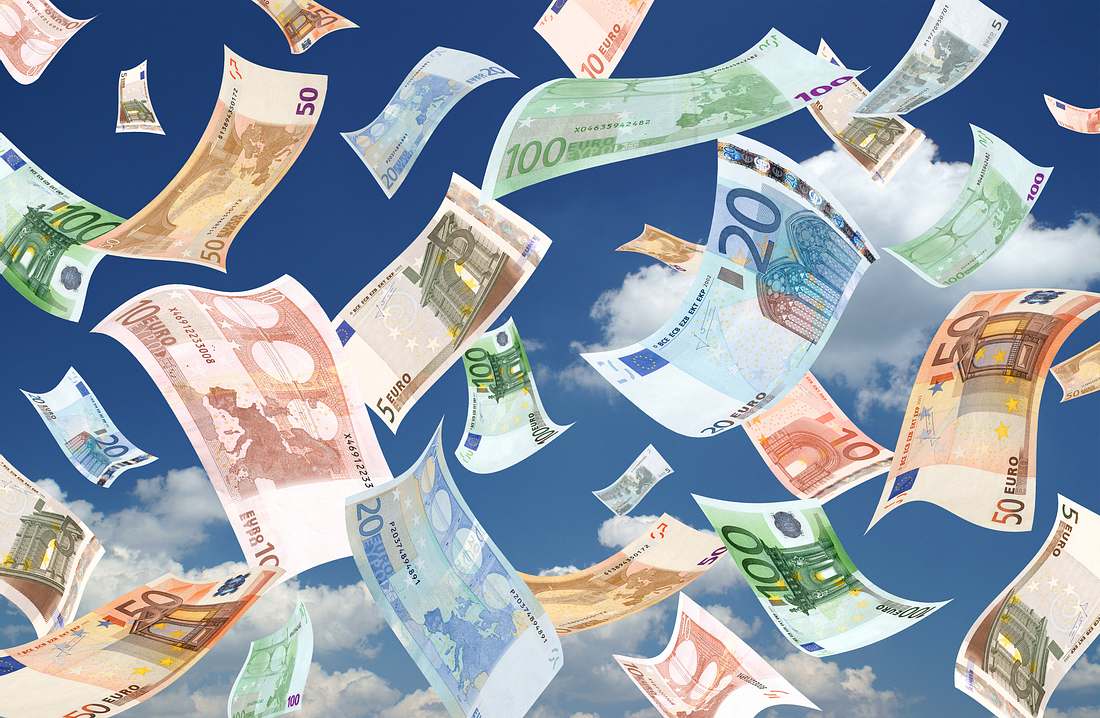 Geld regnet vom Himmel Geld regnet vom Himmel