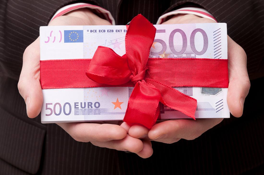 Geldgeschenk: Wie gewonnen, so zerronnen Geldgeschenk: Wie gewonnen, so zerronnen