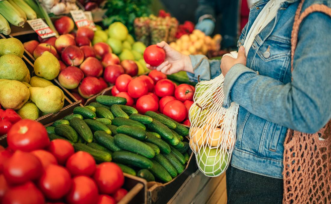Gemüse und Obst im Supermarkt Gemüse und Obst im Supermarkt