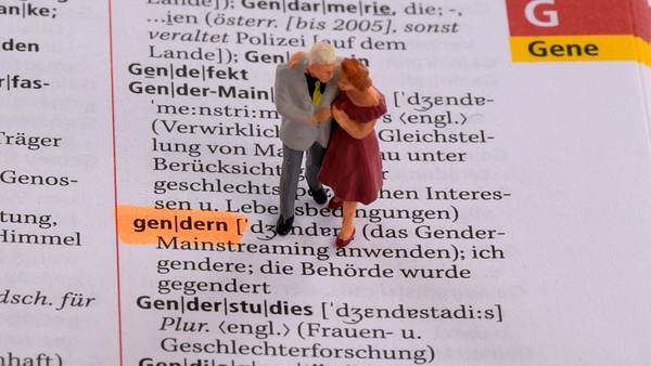 Duden, markierter Eintrag gendern - Foto: IMAGO / MiS