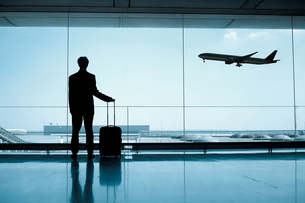 Flughafen: Mann verpasst seinen Flug 