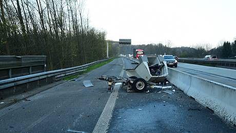 Gesprengter Blitzer - Foto: Kreispolizeibehörde Rheinisch-Bergischer Kreis 