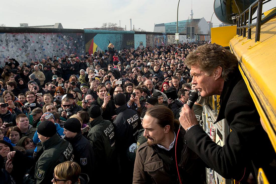 2013 kehrte The Hoff zu den Resten der Berliner Mauer zurück 2013 kehrte The Hoff zu den Resten der Berliner Mauer zurück