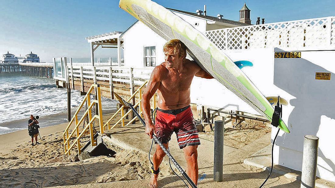 Es ist wie ein Ritt auf der Rasierklinge. Jede falsche Bewegung kann deinen Tod
bedeuten, so Surfprofi Laird Hamilton "Es ist wie ein Ritt auf der Rasierklinge. Jede falsche Bewegung kann deinen Tod bedeuten", so Surfprofi Laird Hamilton