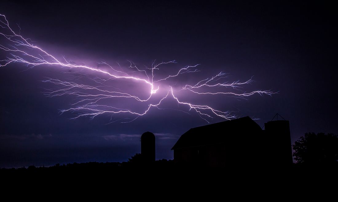 Gewitter-Blitze am Nachthimmel Gewitter-Blitze am Nachthimmel