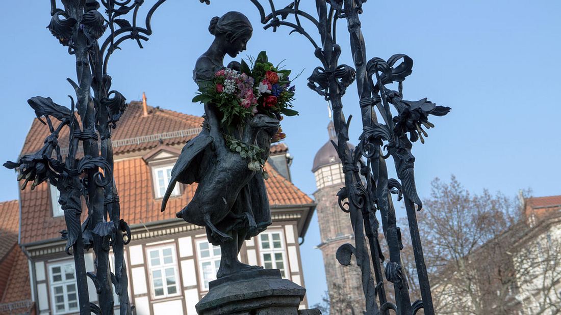 Das Gänseliesel auf dem Rathausplatz. Gänseliesel