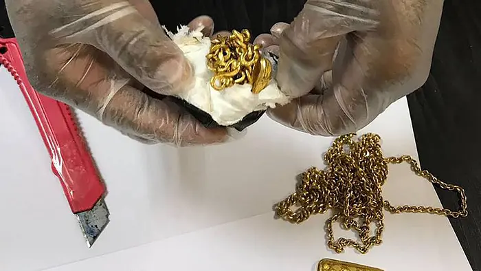 Rektal Schmuggel Fluggast Mit Einem Kilo Gold Im Hintern Verhaftet Mannersache