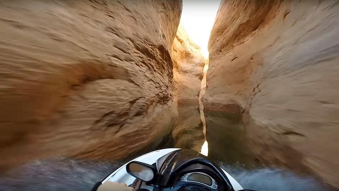 Ein Jet-Ski-Fahrer filmt seinen Höllenritt mit einer GoPro-Kamera