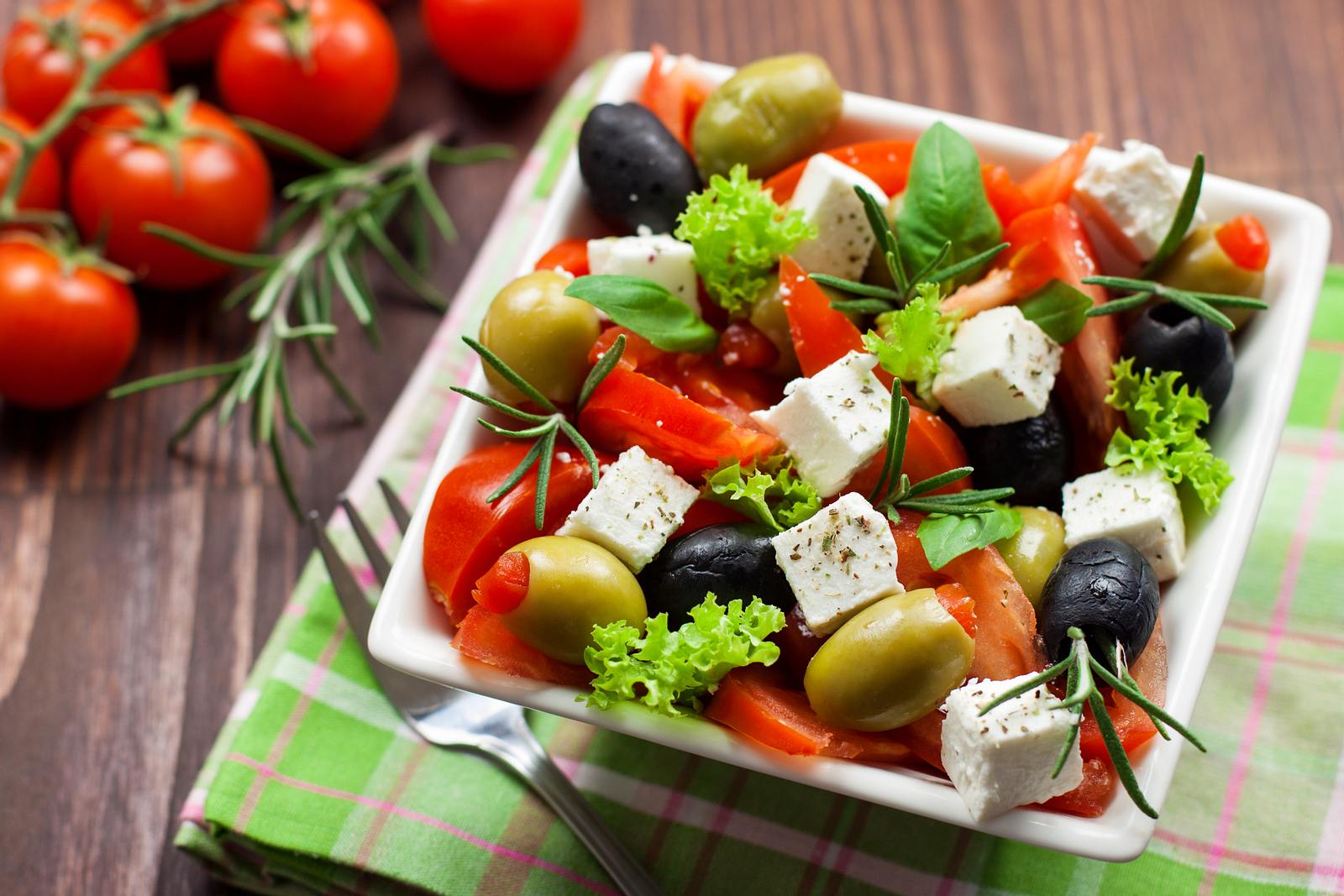 Griechischer Salat: Die besten Rezepte für Bauernsalat, Brotsalat und ...