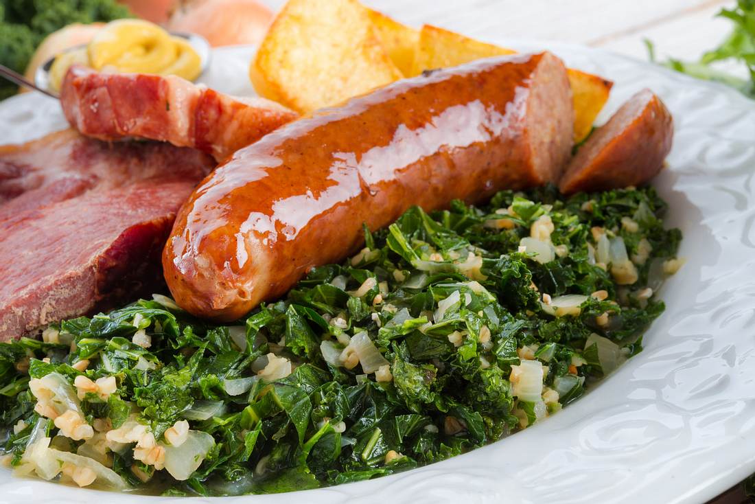 Lecker: Grünkohl mit Mettende und Kassler