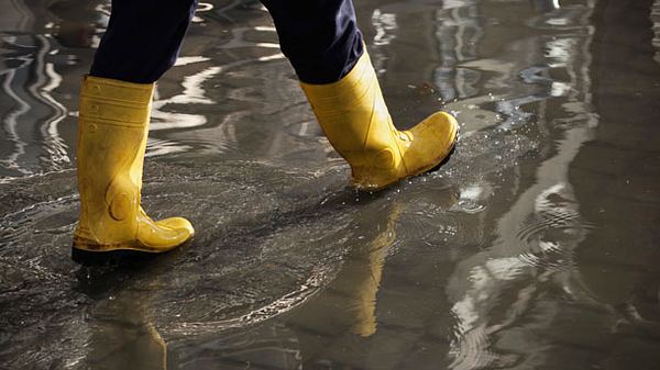 Gummistiefel Herren - Regenstiefel - Gummischuhe - Foto: iStock/U.Ozel.Images