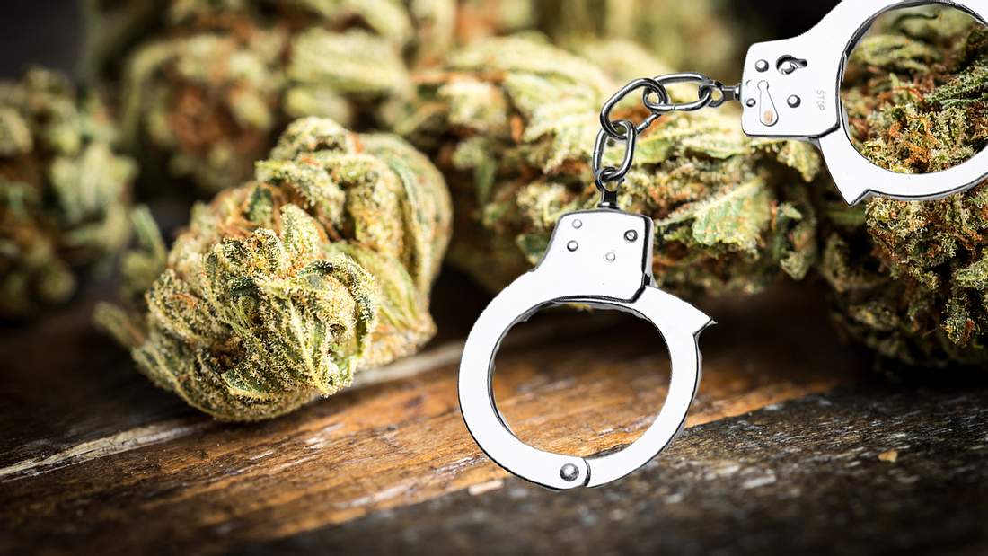 Wegen Cannabisschmuggel wurde ein Polizist verhaftet Bei Cannabis kennen Norweger keinen Spaß