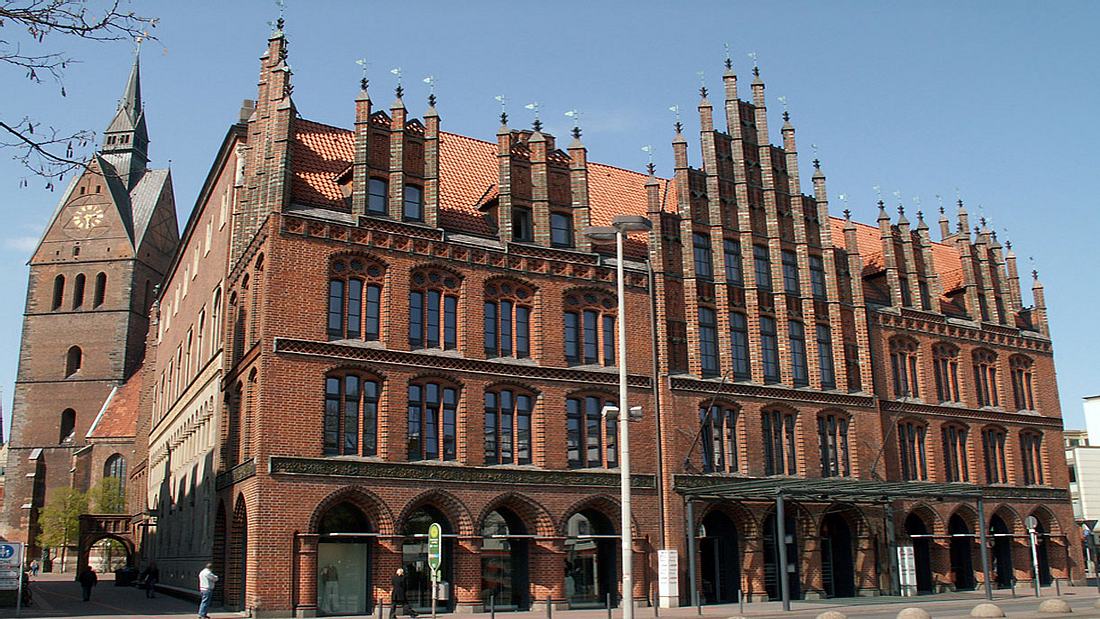 Altes Rathaus, im Hintergrund die Marktkirche. Altes Rathaus Hannover