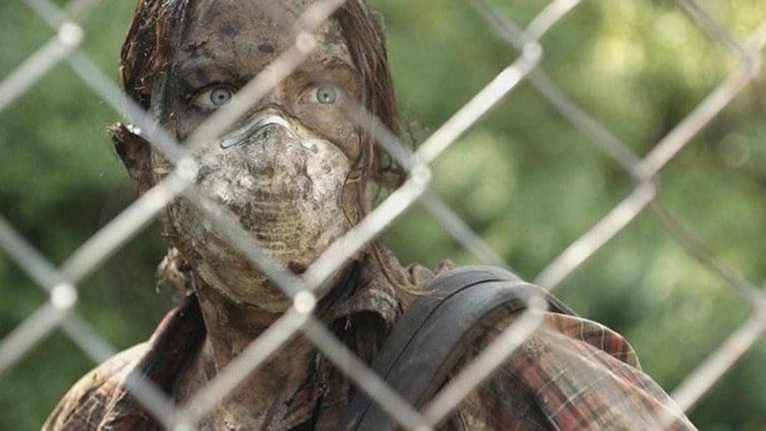 Here Alone: Der erste Trailer zum besten Zombie-Film 2017 ist da Preisgekrönter Zombie-Schocker: Here Alone gilt unter Filmkritikern als bester Horrorfilm 2017
