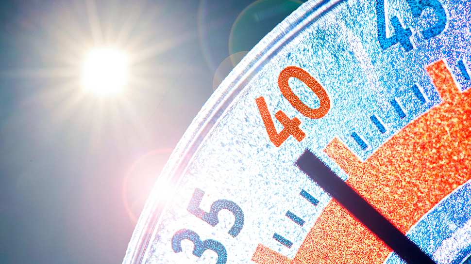 Thermometer mit Anzeige kurz vor 40 Grad - Foto: IMAGO / Wolfgang Maria Weber