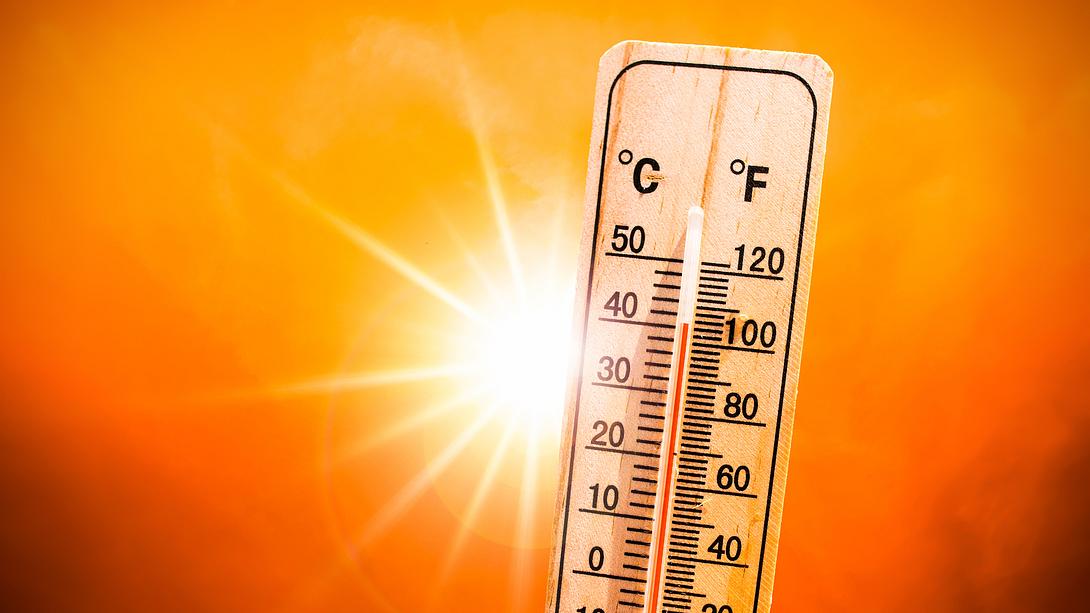 Thermometer mit Temperaturen um 40 Grad Celsius - Foto: iStock / Xurzon