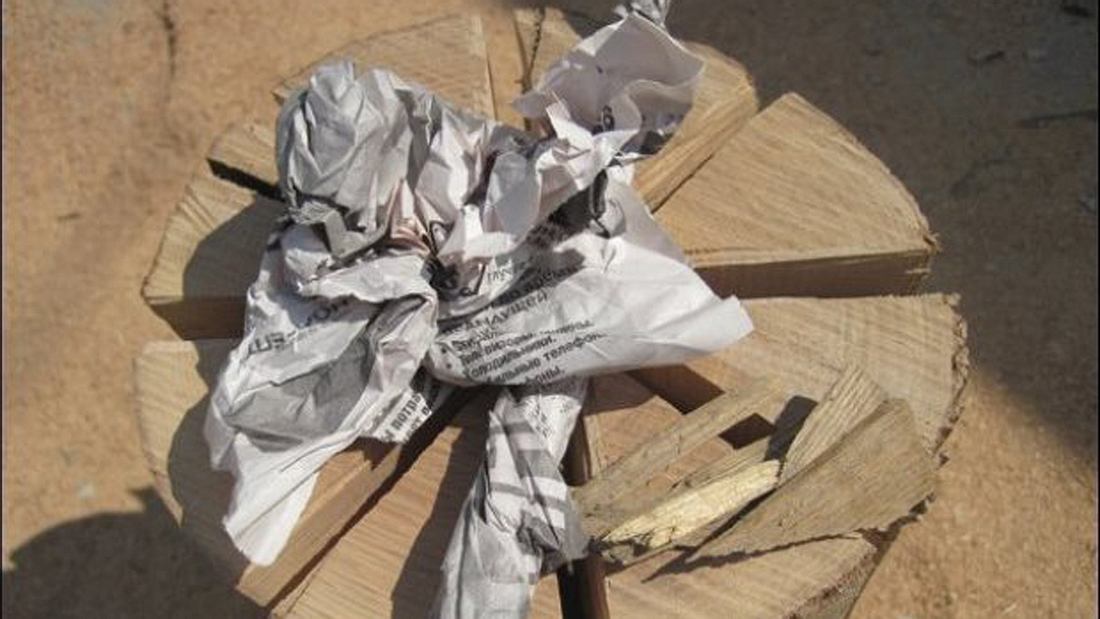 Outdoor-Hack: So baut man aus einem Holzscheit einen Herd