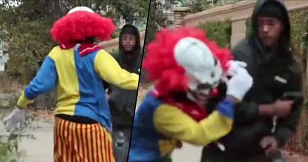 Ein frecher Horror-Clown wird im kalifornischen Stockton von einem bewaffneten Gangster verprügelt