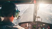 Hubschrauber-Pilot - Foto: iStock / Gregory_DUBUS