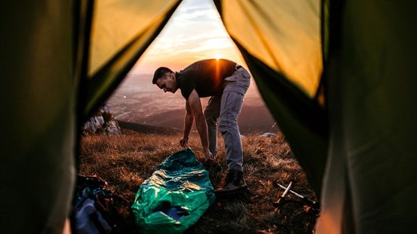 Dein bester Reisebegleiter: der Hüttenschlafsack! - Foto: iStock