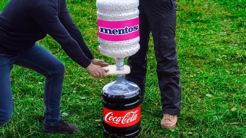 Mentos und Coca Cola