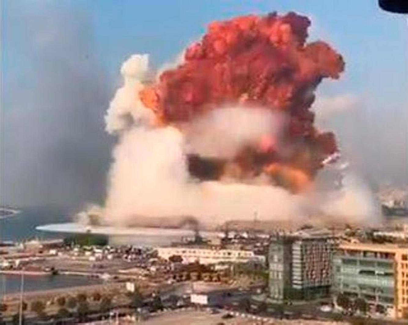Eine massive Explosion erschüttert Beirut Eine massive Explosion erschüttert Beirut