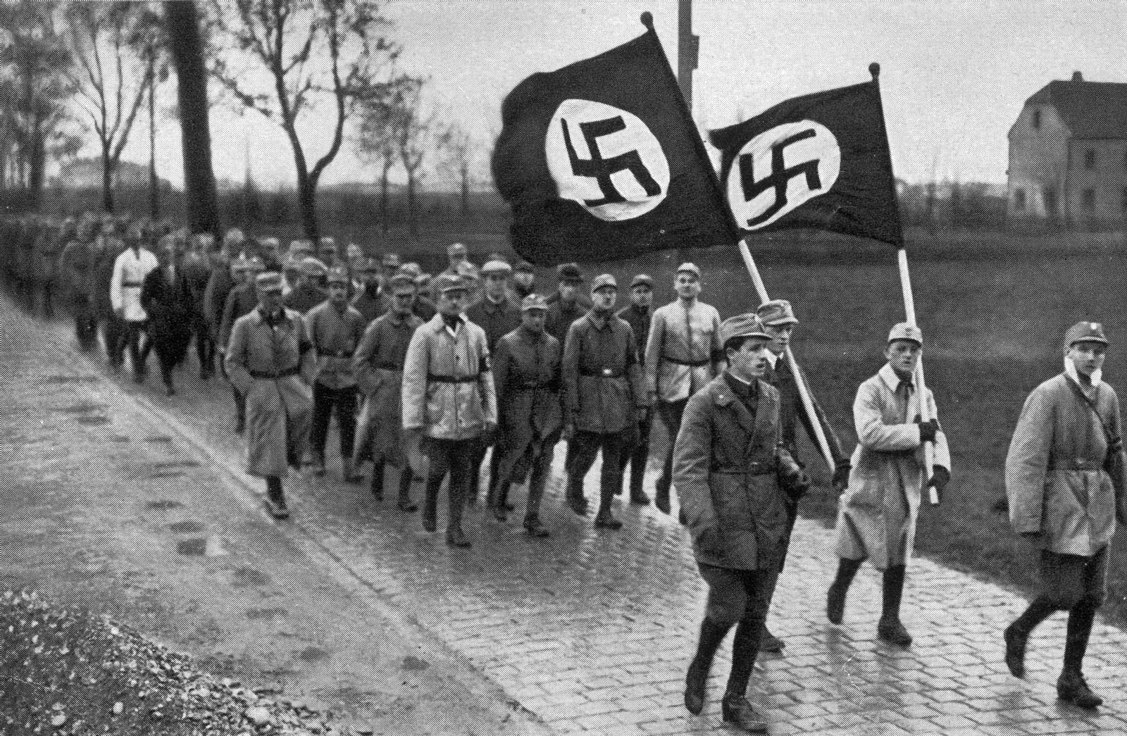 Фашистские отряды. Пивной путч в Мюнхене 1923. Пивной путч в Германии в 1923. Партия Адольфа Гитлера NSDAP.