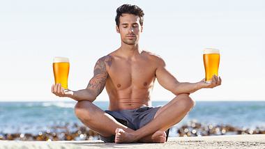 Bier-Yoga: Das steckt hinter dem Trend