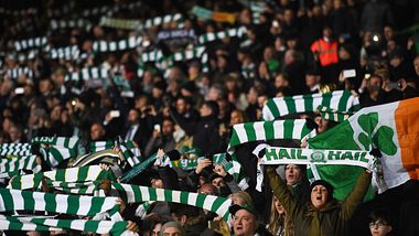 Celtic-Fans im Glasgower Fußball-Derby