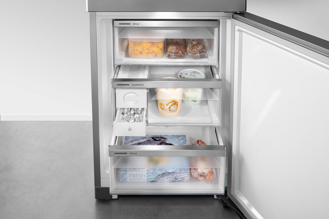 offener Kühlschrank