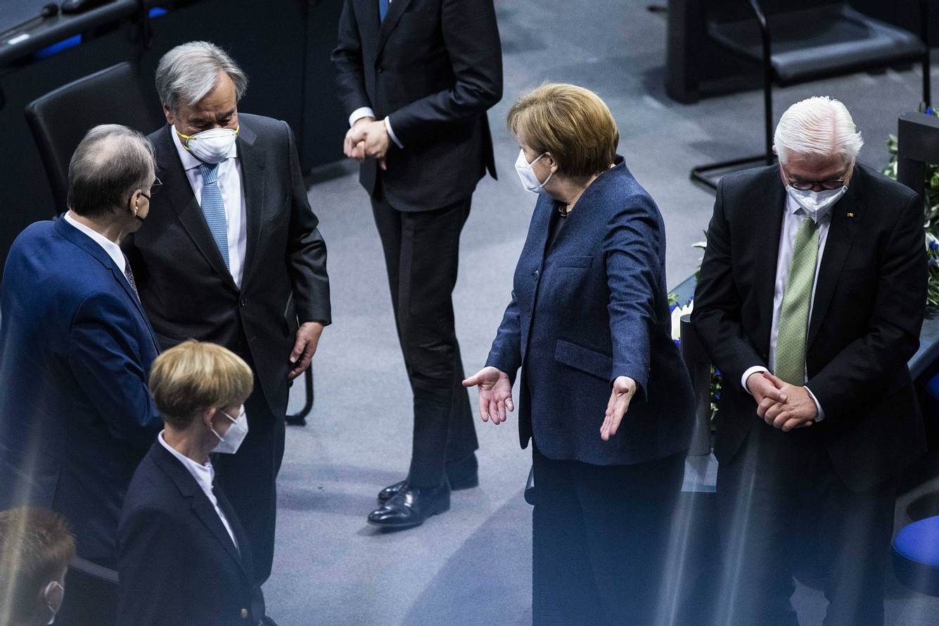 Schärfere Kontaktregeln & Bewegungseinschränkungen: Länderchefs einig Angela Merkel und weitere Politiker
