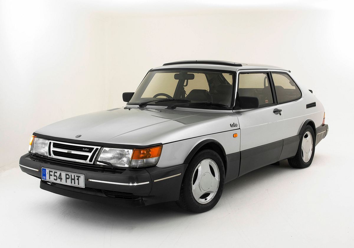 Saab 900