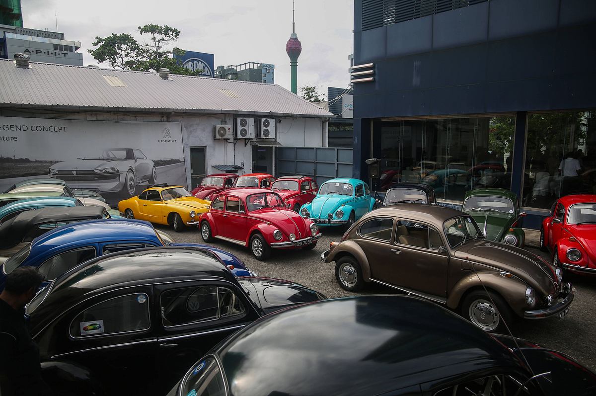 Parkplatz voller VW Käfer